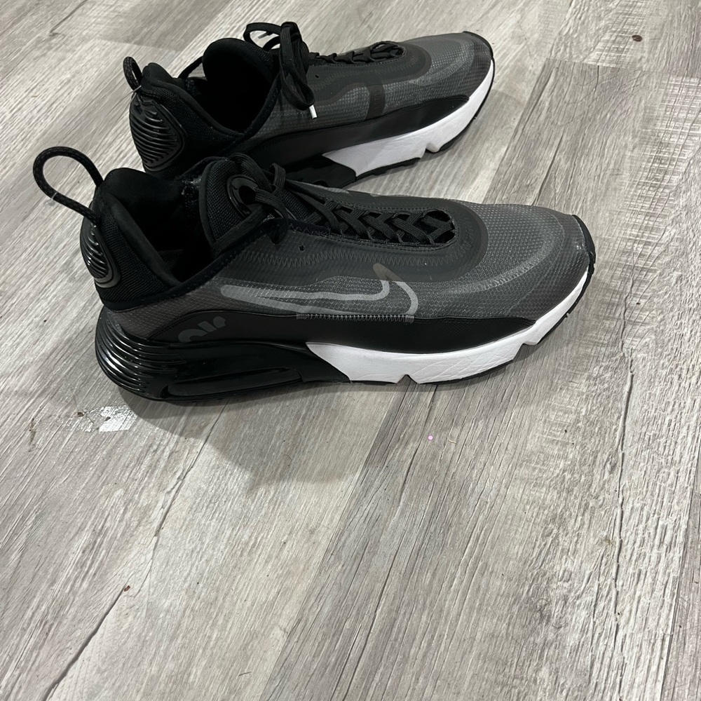 Nike Black and Gray Sneakers with Air Max Cushioning - Picture 2 of 7